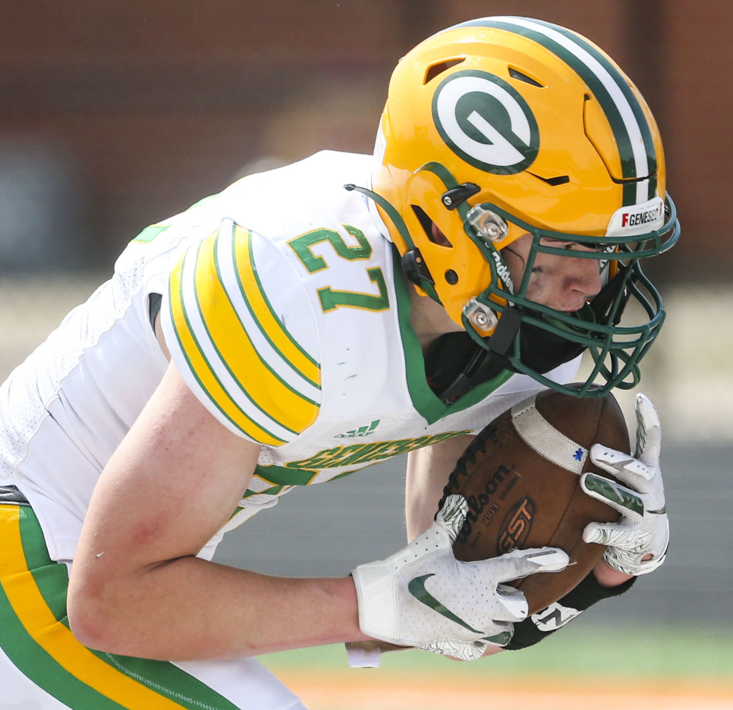 040521-qc-spt-gen-alleman-fball-5.JPG